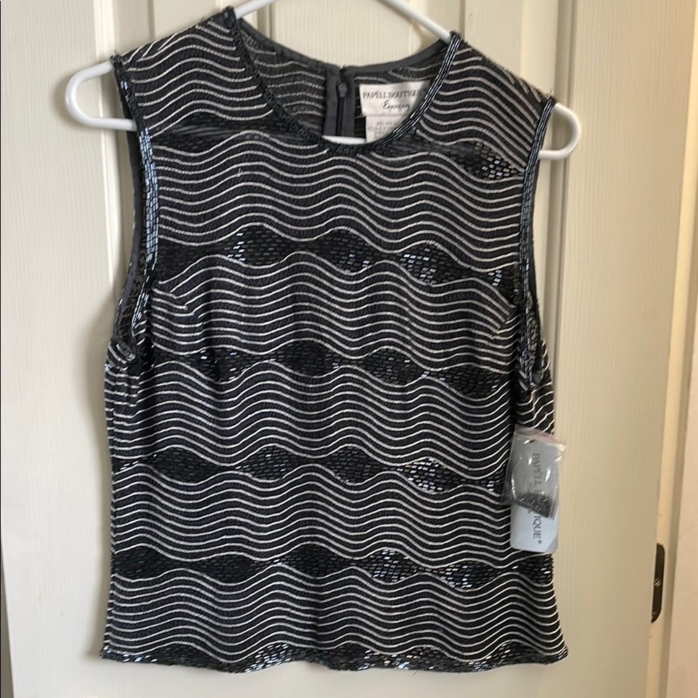 Papell Boutique Black and White Wave Pattern Top
